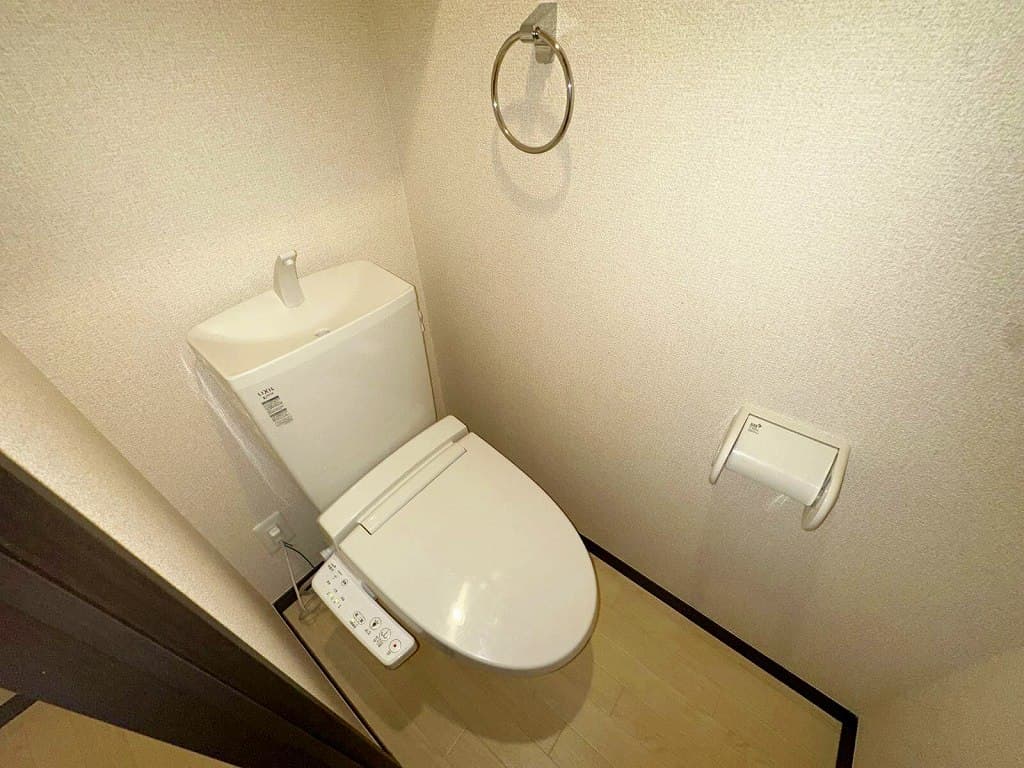 Room image 8