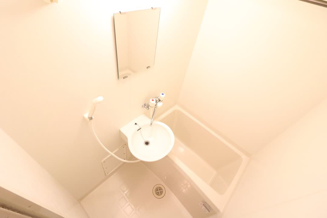 Room image 8