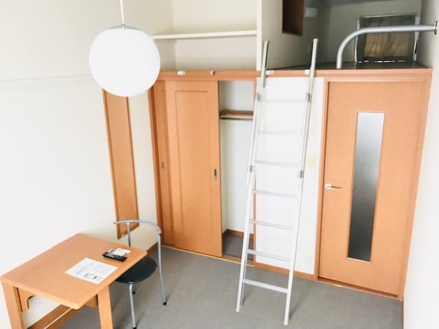 Room image 8
