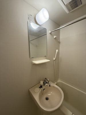Room image 11