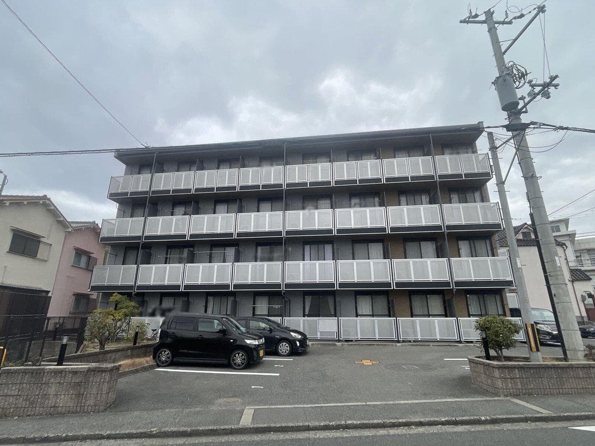 Main exterior of leopalace Regulus Hachiman