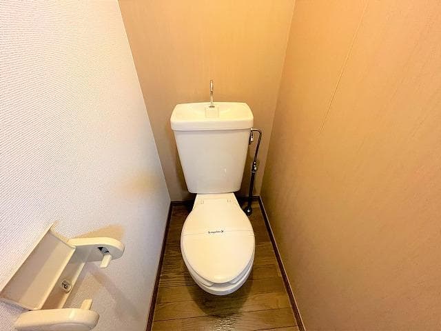 Room image 8