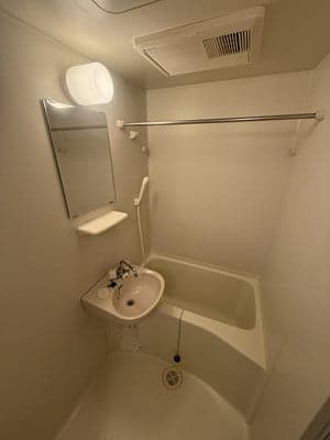 Room image 16
