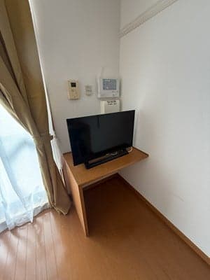 Room image 8
