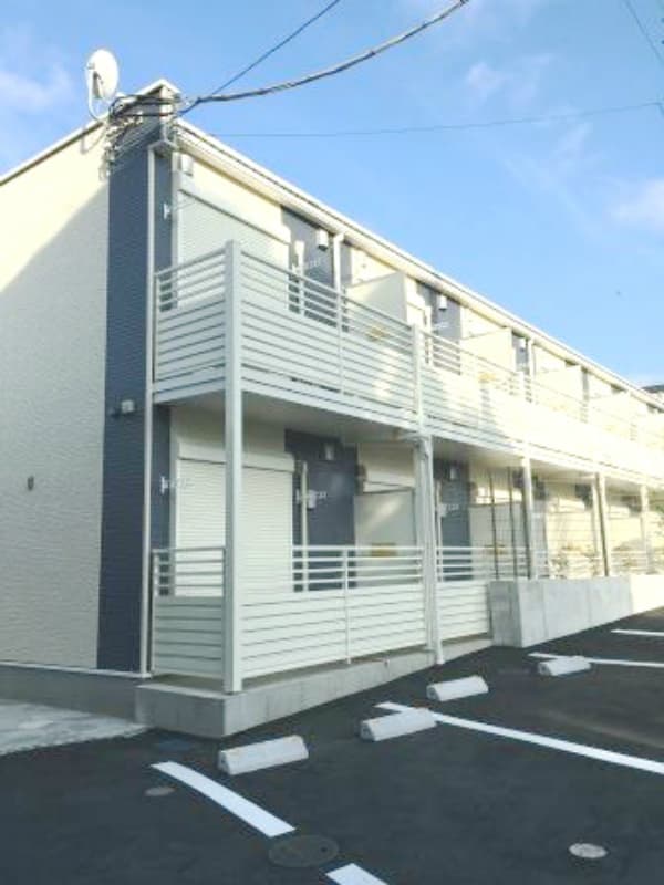 Main exterior of LEONEXT Morishige