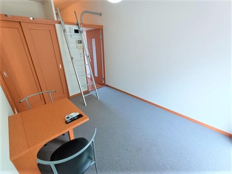 Room image 8