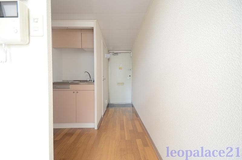 Room image 8