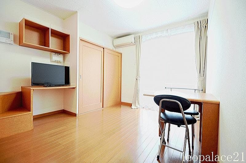Room image 8