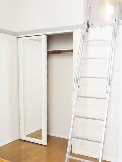 Room image 8