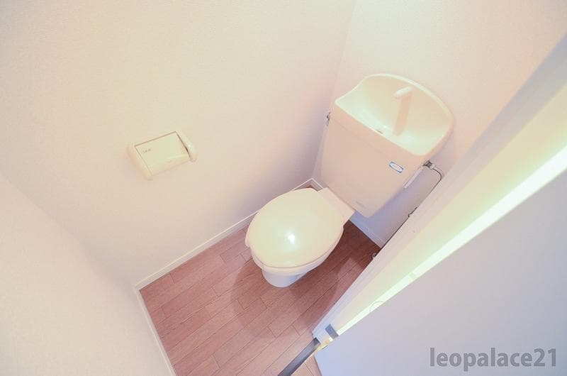 Room image 10