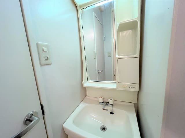 Room image 8