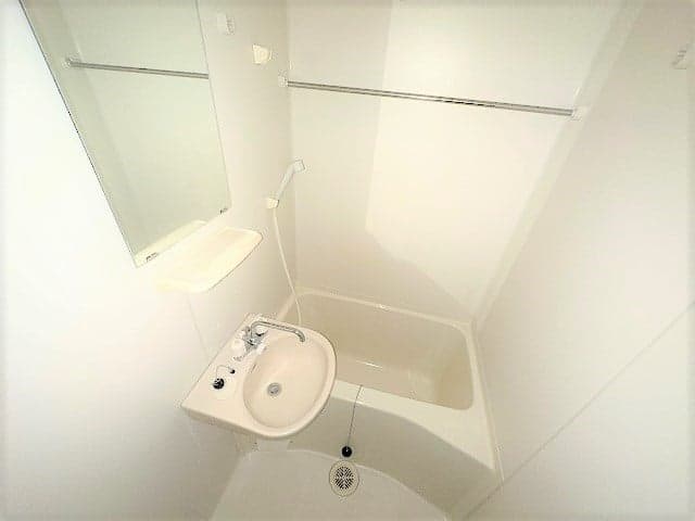 Room image 8
