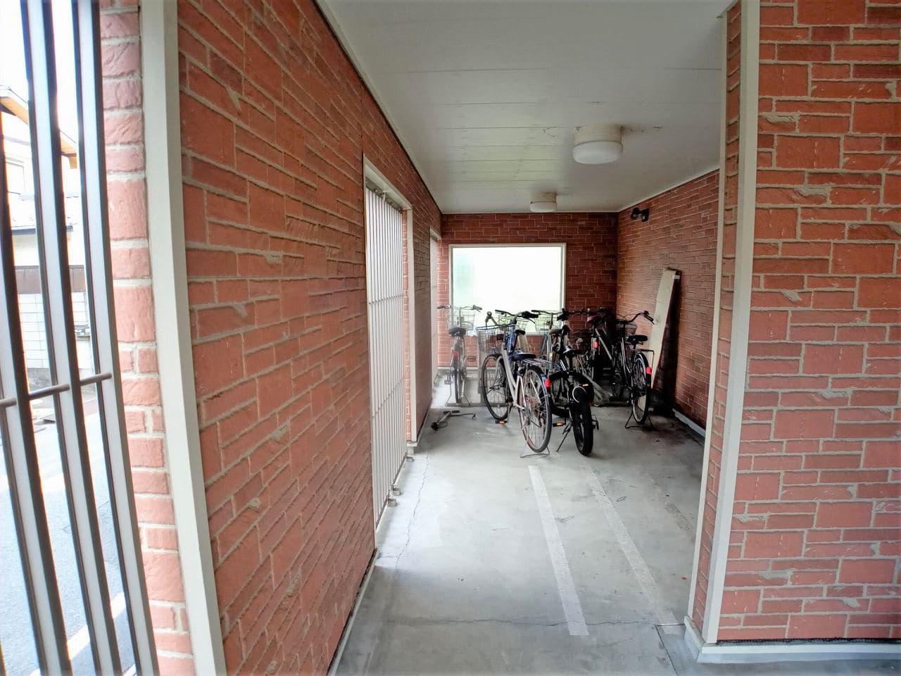 Room image 16