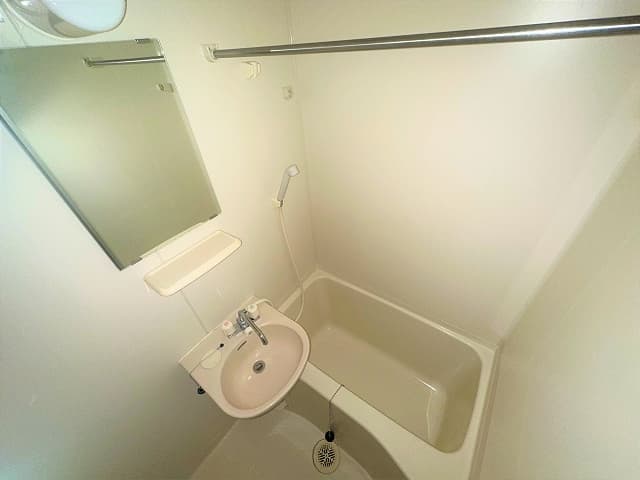 Room image 8