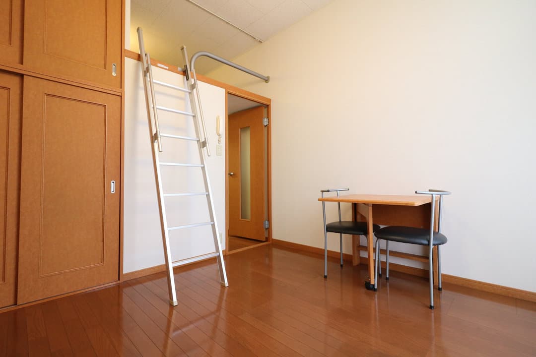 Room image 8
