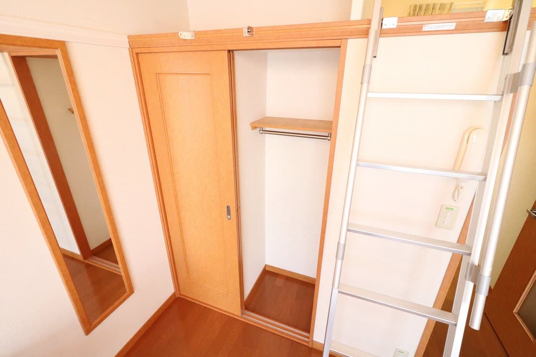 Room image 8