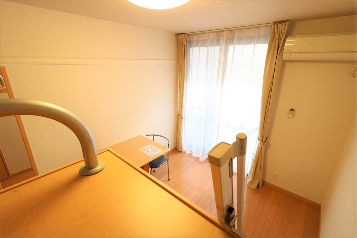 Room image 8