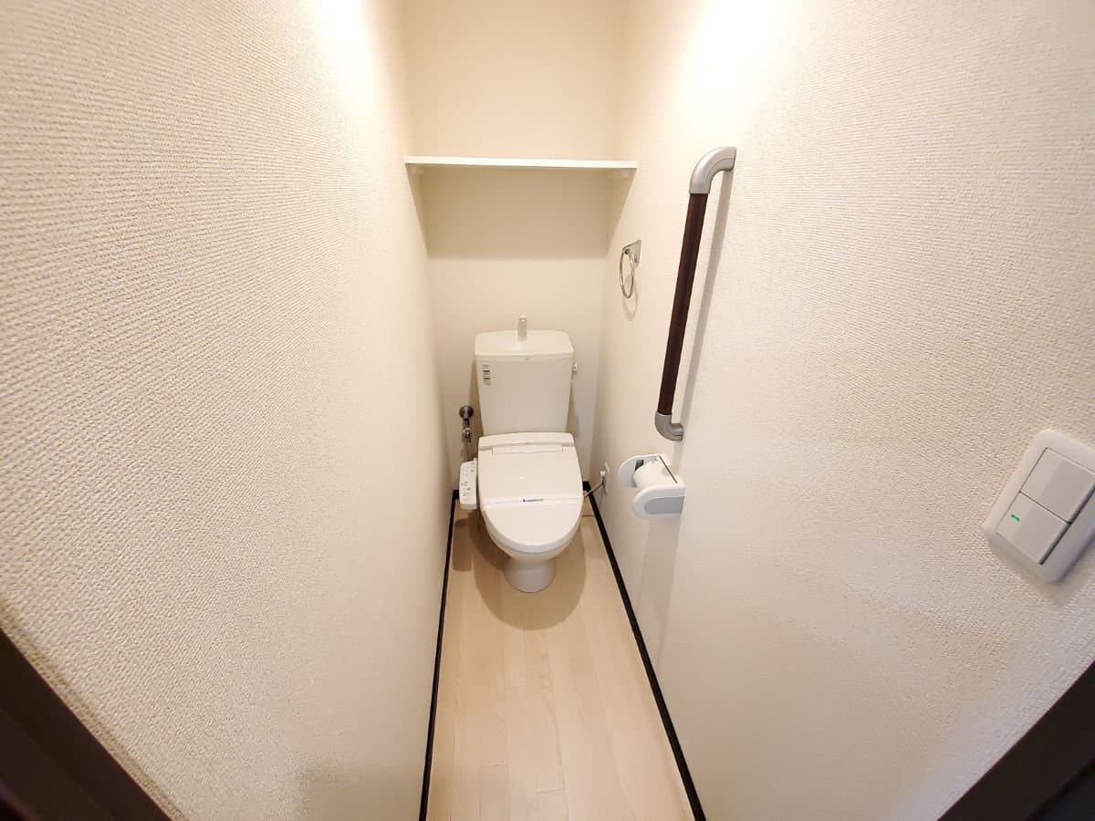 Room image 8