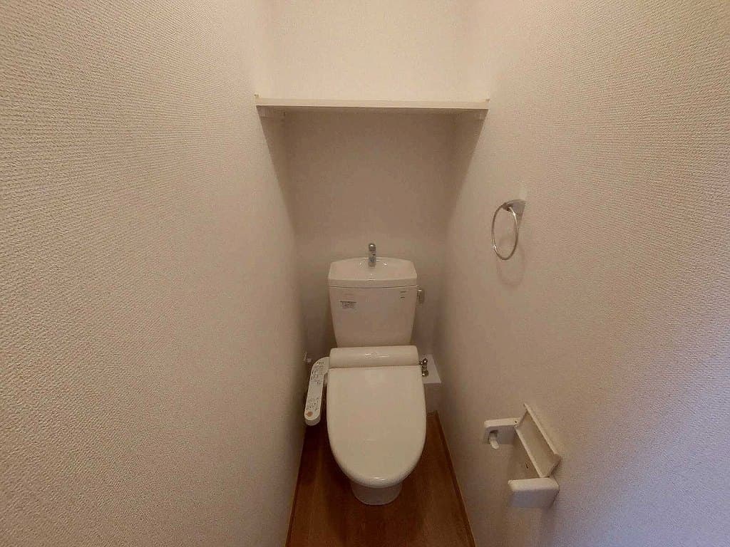 Room image 8