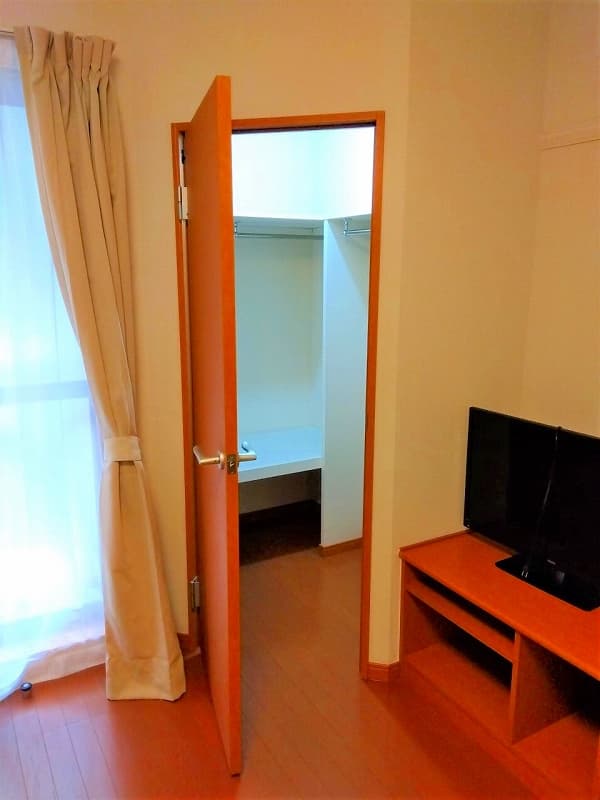 Room image 8