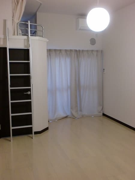Room image 9