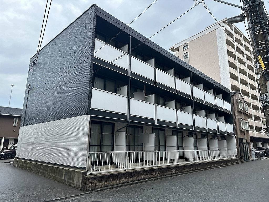 Main exterior of leopalace Cliff Ryuto