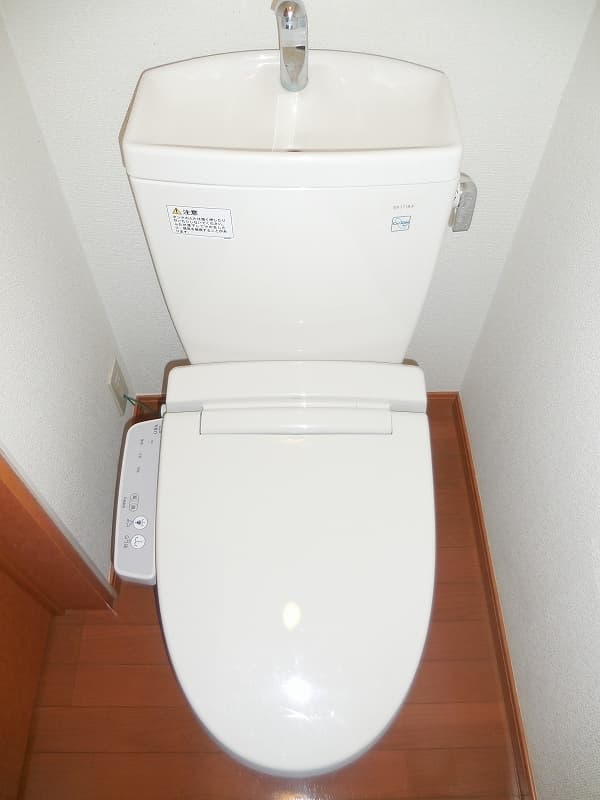 Room image 8