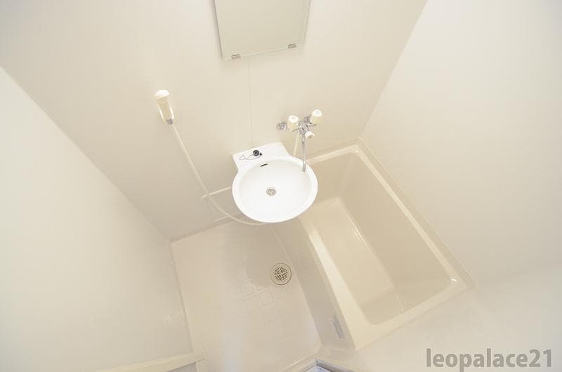 Room image 9