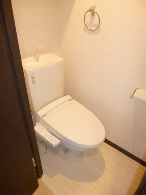 Room image 8