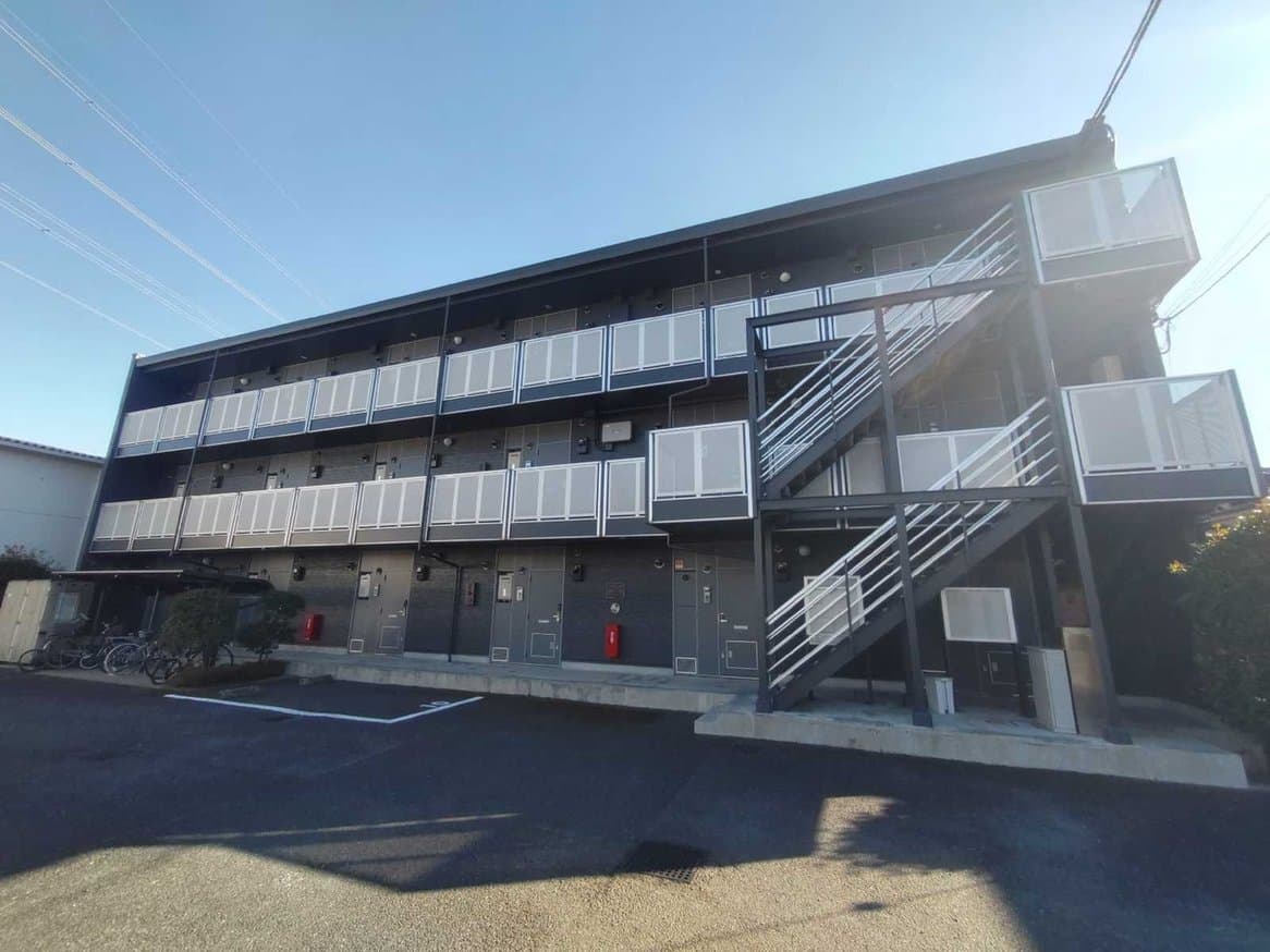 Main exterior of leopalace Familiar Shimosato II