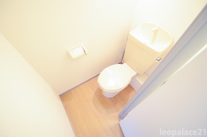 Room image 8