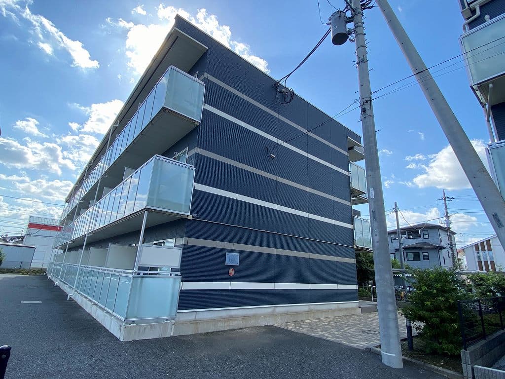 Main exterior of LEONEXT Karota
