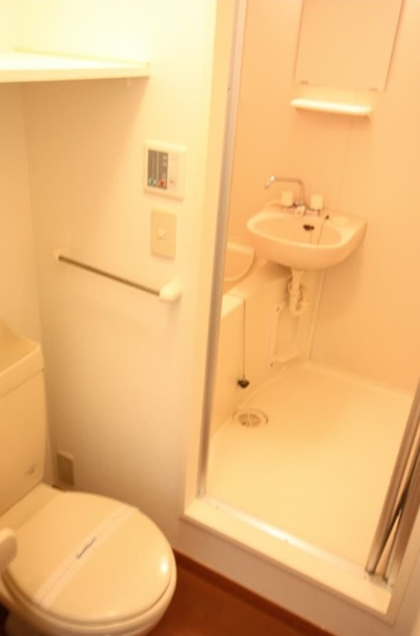 Room image 8