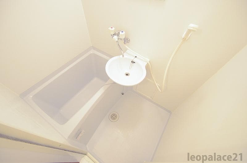 Room image 10
