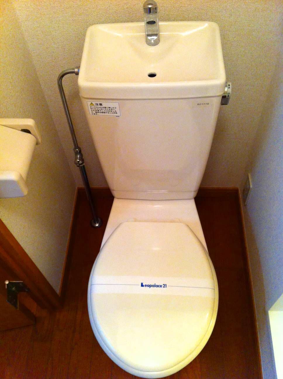 Room image 8