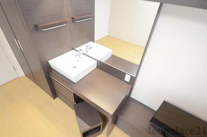 Room image 13