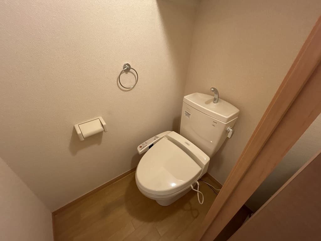 Room image 8