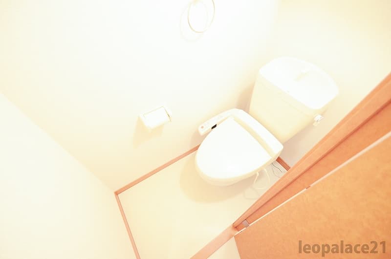 Room image 8