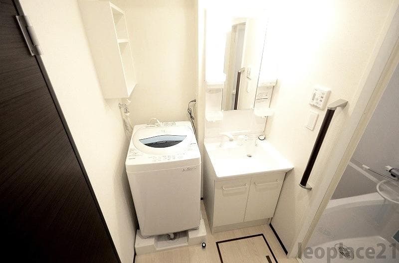 Room image 12