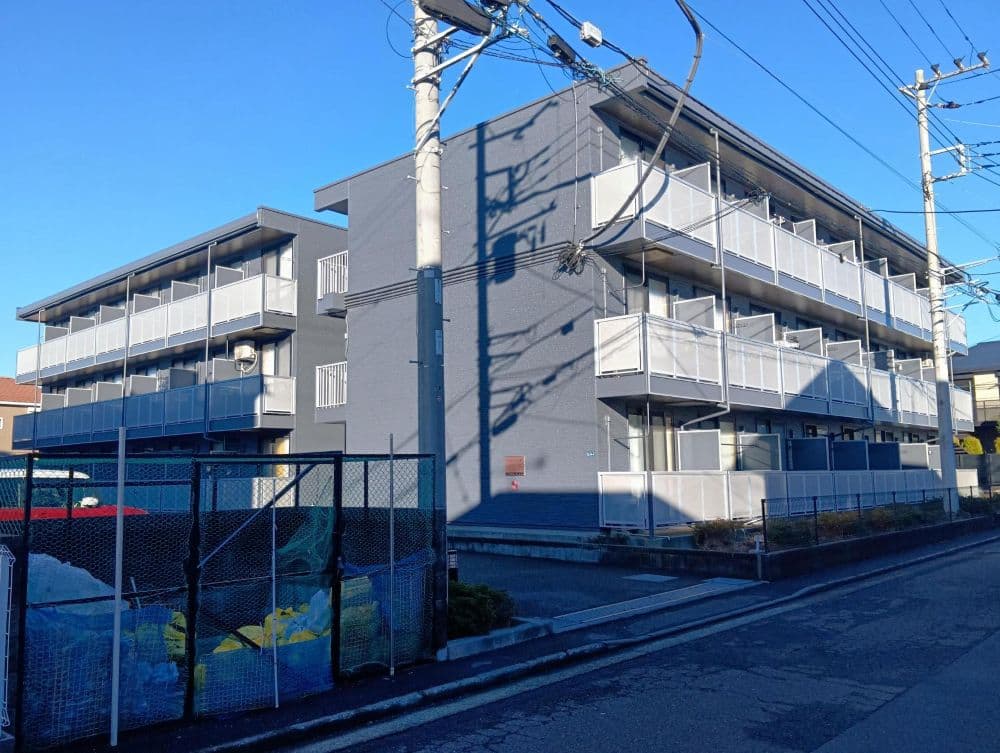 Main exterior of leopalace Hishinuma
