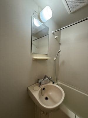 Room image 10