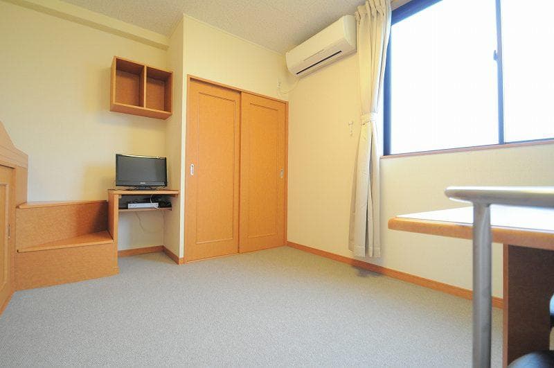 Room image 8