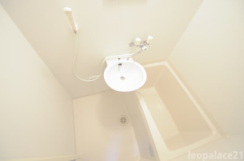 Room image 13