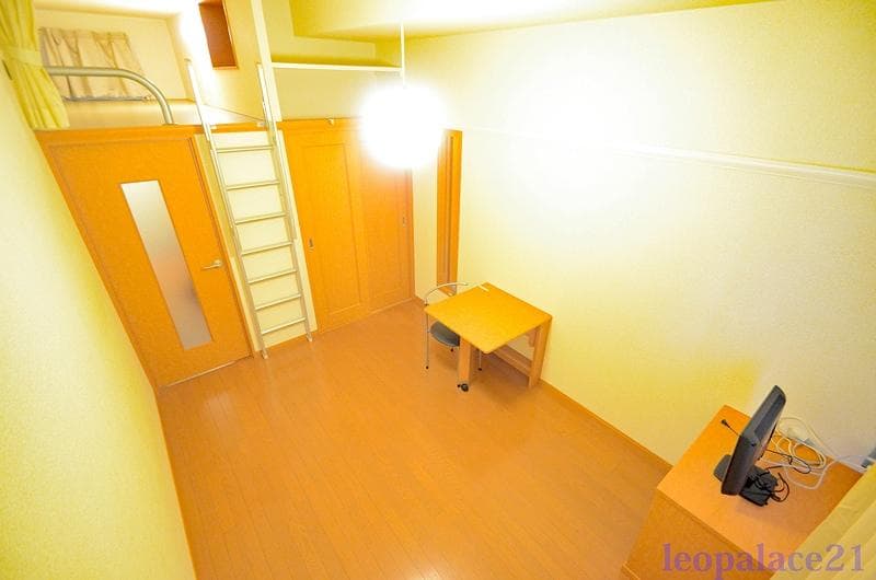Room image 8