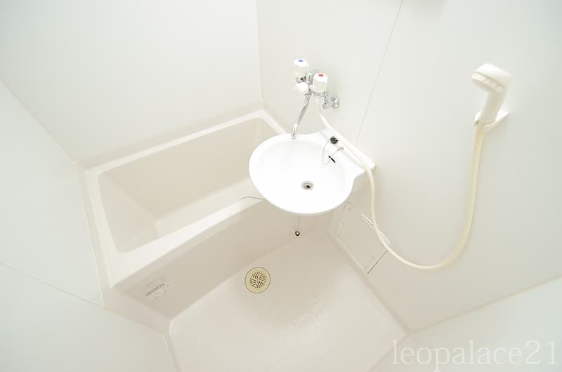 Room image 8