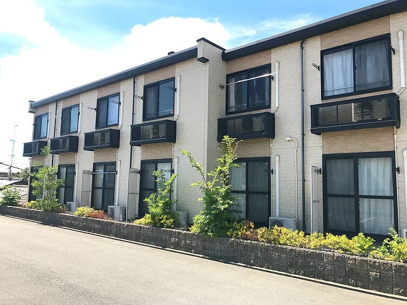Main exterior of leopalace Mokuren