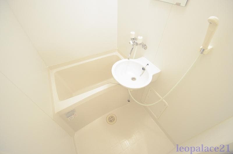 Room image 10