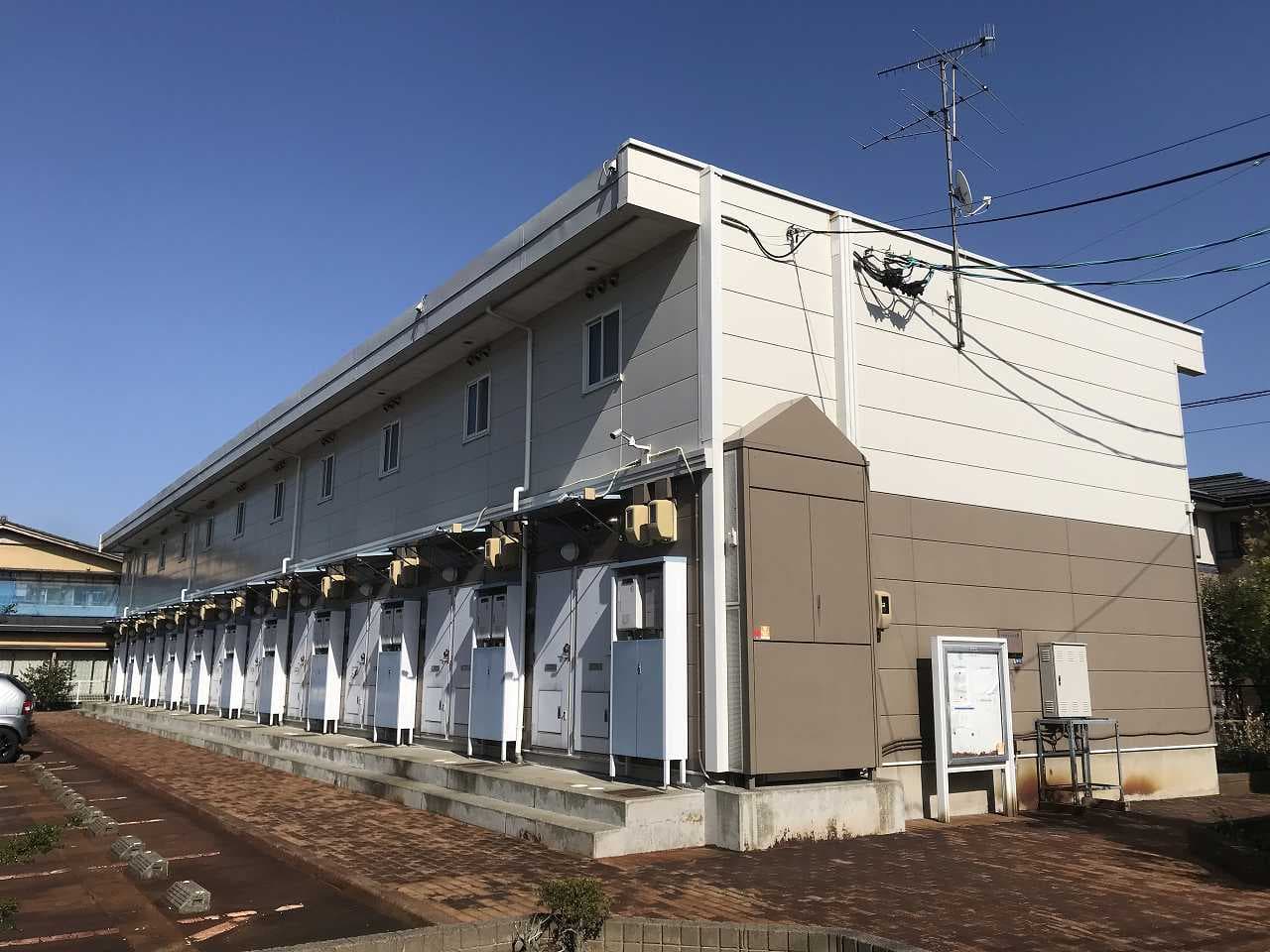Main exterior of leopalace Suehiro