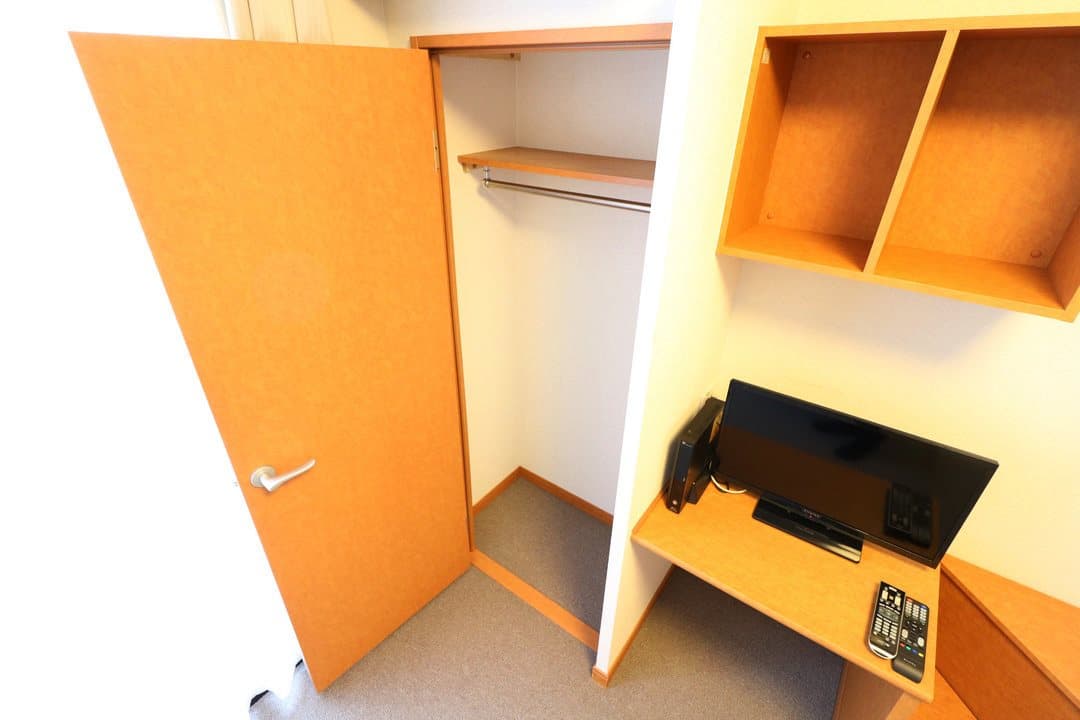Room image 8