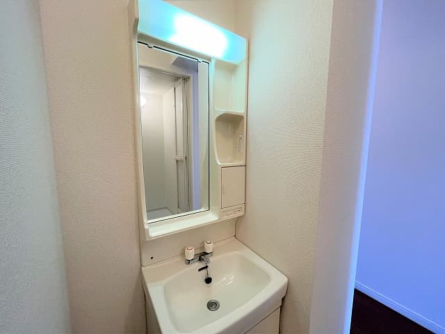 Room image 8